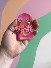 Load image into Gallery viewer, Spring Cutout Daisy Earrings