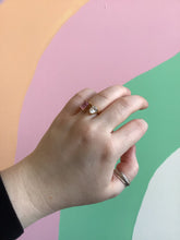Load image into Gallery viewer, Dancing Gems Titanium Ring