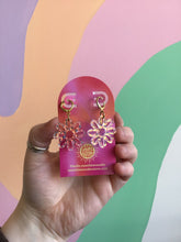 Load image into Gallery viewer, Spring Cutout Daisy Earrings