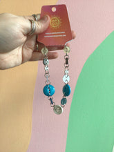 Load image into Gallery viewer, Button bracelet