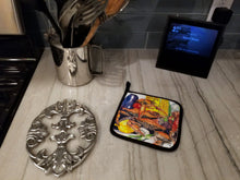 Load image into Gallery viewer, Veron's and Crabs Pot Holders - Set of 2 Decorative Kitchen Helpers | Made in the USA 1016PTHD