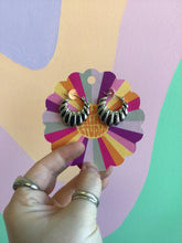 Load image into Gallery viewer, Scalloped Titanium Hoops