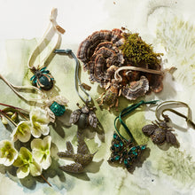 Load image into Gallery viewer, Sparkle bee hanging ornament, emerald