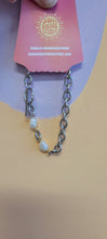 Load image into Gallery viewer, Titanium Circle Clasp Pearl Bracelet