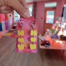 Load image into Gallery viewer, That Sunshine Show Earrings