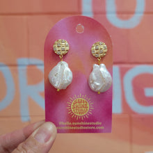 Load image into Gallery viewer, Celestial Pearl Earrings