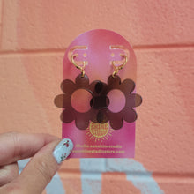 Load image into Gallery viewer, Happy Spring Daisy Earrings