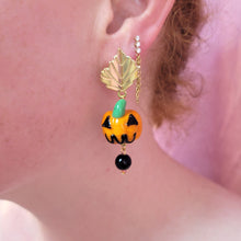Load image into Gallery viewer, Glass Beaded Jack-O-Lantern Pumpkin Earrings