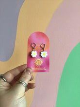 Load image into Gallery viewer, Painted Daisy Earrings