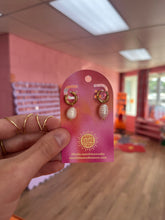 Load image into Gallery viewer, Dangly Pearl Titanium Earrings