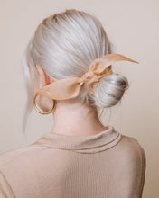 Load image into Gallery viewer, Susie Q: Peach - Scrunchie Tie