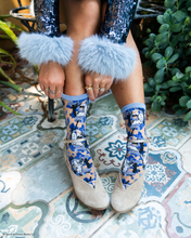 Load image into Gallery viewer, Casper and Trees Sheer Crew Sock