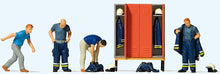 Load image into Gallery viewer, Preiser 10642 HO Scale Preparing For Fire Run