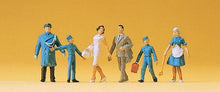 Load image into Gallery viewer, Preiser 14131 HO Scale People -- In Front of a Hotel - 2 Guests &amp; 4 Hotel Staff