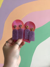 Load image into Gallery viewer, Spring Daisy Arch Earrings