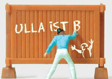 Load image into Gallery viewer, Preiser 28095 HO Scale Individual Figures, Pedestrians -- Grafitti Artist