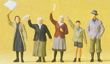 Load image into Gallery viewer, Preiser 72413 1/72 Scale Figures -- Civilians Waving pkg(5)