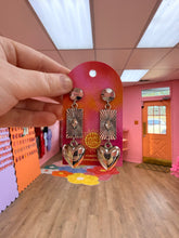 Load image into Gallery viewer, Art Deco Heart Earrings