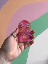 Load image into Gallery viewer, Spring Cutout Daisy Earrings