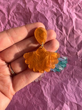 Load image into Gallery viewer, Wavy Dangle