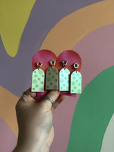 Load image into Gallery viewer, Spring Daisy Arch Earrings