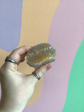 Load image into Gallery viewer, Shell Hair Claw