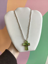 Load image into Gallery viewer, Glass Pendant and Pearl Necklace