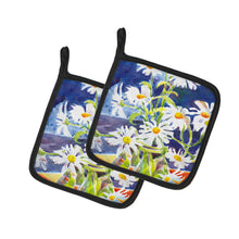 Load image into Gallery viewer, Daisy Pot Holders - Set of 2 Decorative Kitchen Helpers | Made in the USA 6003PTHD