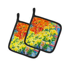Load image into Gallery viewer, Mums Pot Holders - Set of 2 Decorative Kitchen Helpers | Made in the USA 6005PTHD