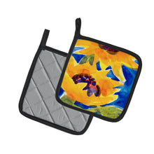 Load image into Gallery viewer, Sunflower Pot Holders - Set of 2 Decorative Kitchen Helpers | Made in the USA 6012PTHD