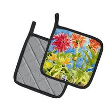 Load image into Gallery viewer, Gerber Daisies Pot Holders - Set of 2 Decorative Kitchen Helpers | Made in the USA 6038PTHD