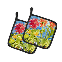 Load image into Gallery viewer, Gerber Daisies Pot Holders - Set of 2 Decorative Kitchen Helpers | Made in the USA 6038PTHD