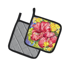 Load image into Gallery viewer, Hibiscus Pot Holders - Set of 2 Decorative Kitchen Helpers | Made in the USA 6056PTHD