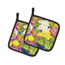 Load image into Gallery viewer, Primroses Pot Holders - Set of 2 Decorative Kitchen Helpers | Made in the USA 6062PTHD