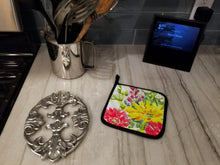 Load image into Gallery viewer, Flower Pot Holders - Set of 2 Decorative Kitchen Helpers | Made in the USA 6136PTHD