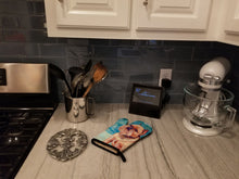 Load image into Gallery viewer, Brussels Griffon Oven Mitt 7016OVMT