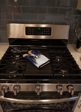 Load image into Gallery viewer, Papillon A Rose for you Oven Mitt 7037OVMT
