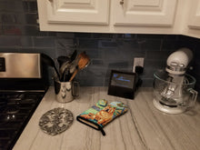 Load image into Gallery viewer, Chow Chow Momma's Love Oven Mitt 7057OVMT