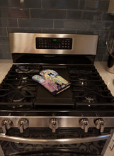 Load image into Gallery viewer, Lady with her Papillon Oven Mitt 7069OVMT