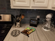 Load image into Gallery viewer, Shar Pei Fawn and Chocolate Oven Mitt 7070OVMT