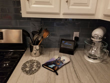 Load image into Gallery viewer, French Bulldog Oven Mitt 7117OVMT