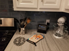 Load image into Gallery viewer, Pomeranian Oven Mitt 7165OVMT