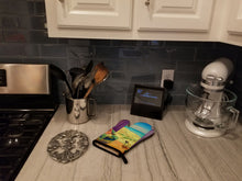 Load image into Gallery viewer, Pug Oven Mitt 7183OVMT