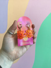 Load image into Gallery viewer, Spring Cutout Daisy Earrings