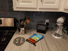 Load image into Gallery viewer, Great Dane Oven Mitt 7250OVMT