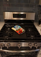 Load image into Gallery viewer, Lady with her Pug Oven Mitt 7259OVMT