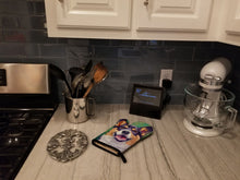 Load image into Gallery viewer, Tricolor Pembroke Corgi Oven Mitt 7364OVMT
