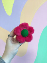 Load image into Gallery viewer, Fluffy Daisy Hair Claw