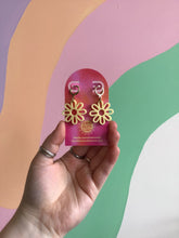 Load image into Gallery viewer, Spring Cutout Daisy Earrings