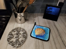 Load image into Gallery viewer, Shells Pot Holders - Set of 2 Decorative Kitchen Helpers | Made in the USA 8009PTHD